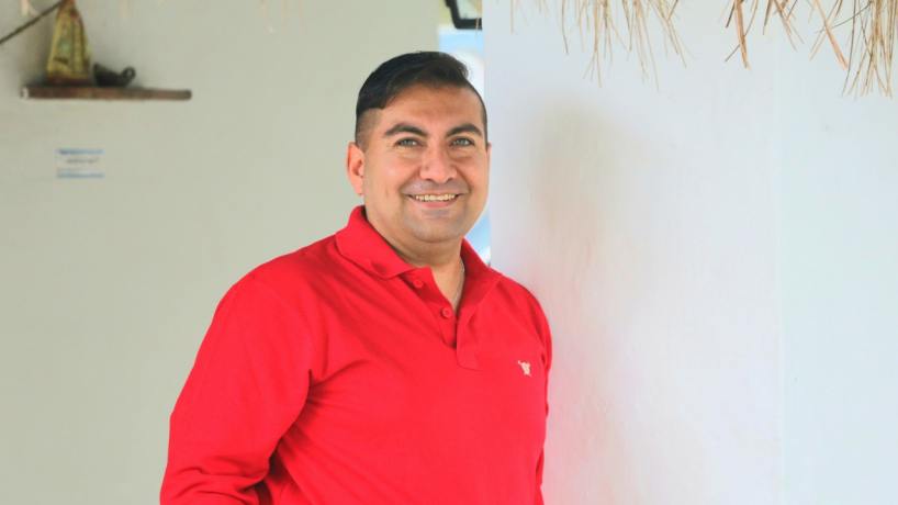 Horacio Banegas lleva su magia santiagueña hecha música por una larga ruta