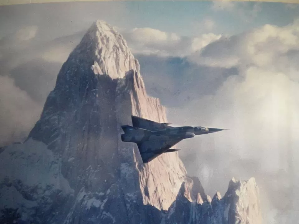EN PLENO VUELO. El “Dassault Mirage III”, que cumplió con una importante función durante el conflicto bélico, pronto podrá verse en Tucumán.  