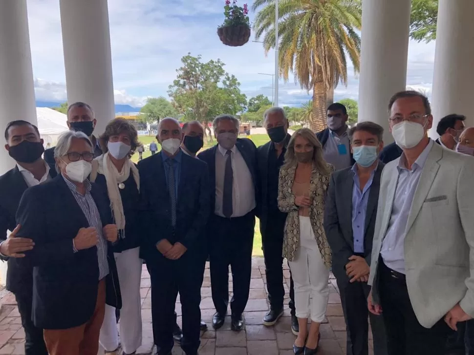 CON INDUSTRIALES. Fernández, con los referentes del Norte Grande. uninoa