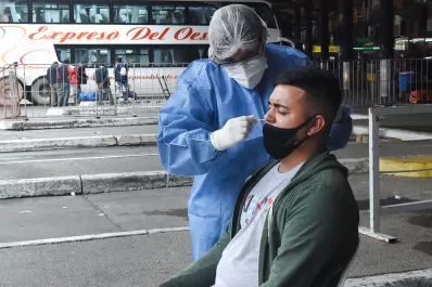 Suben los contagios y confirmaron dos nuevas muertes por covid en Tucumán