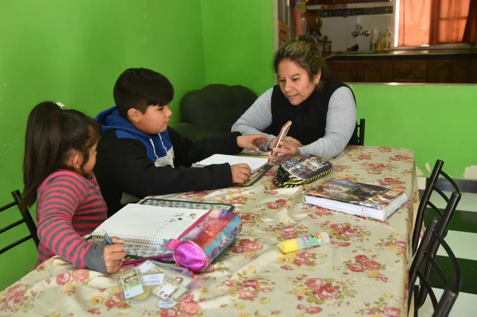 La “nueva normalidad” impone burbujas y chicos distanciados para las clases presenciales. la gaceta / foto de ines quinteros orio - archivo 