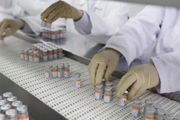 El debate por la liberación de patentes agita a las farmacéuticas