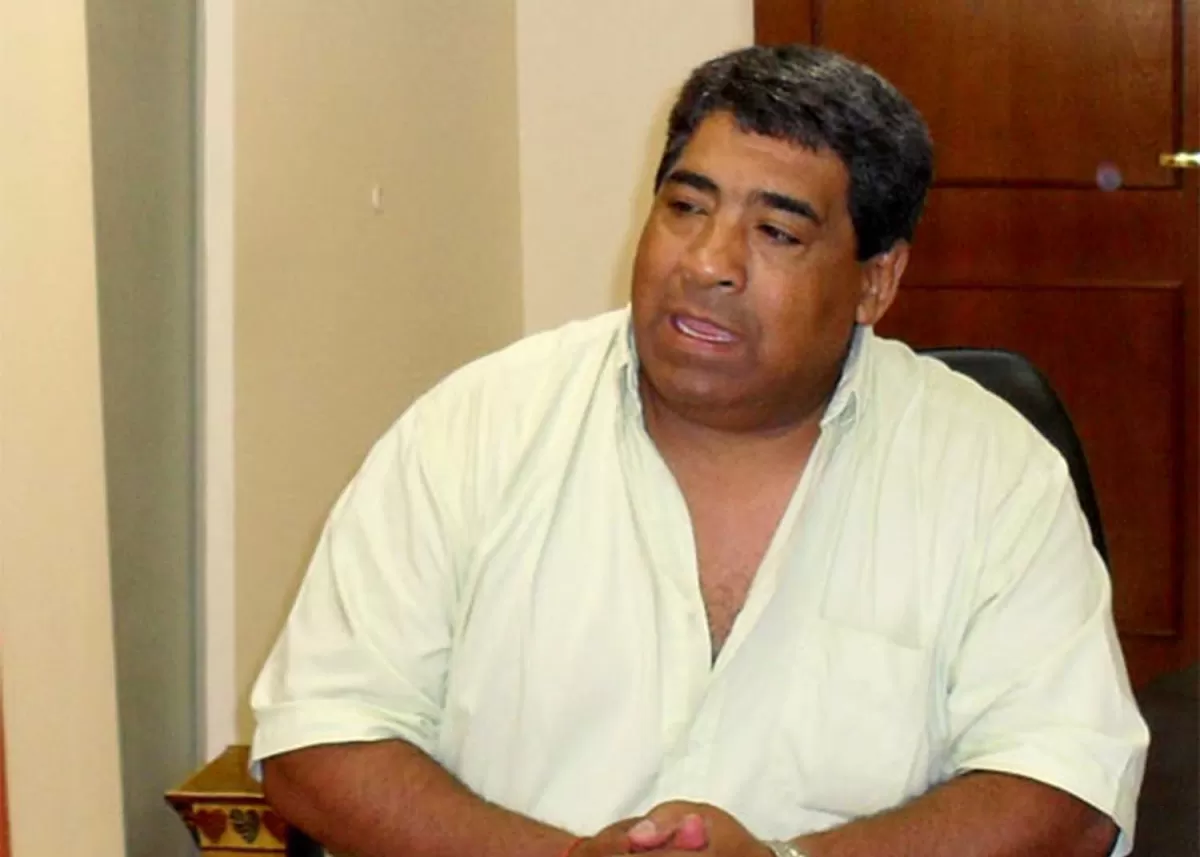 César González.