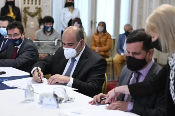 Con duras críticas al macrismo, Manzur entregó 700 pensiones no contributivas por discapacidad