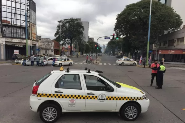 Hirieron a un taxista para robarle y sus compañeros salieron a protestar: cortaron Mate de Luna