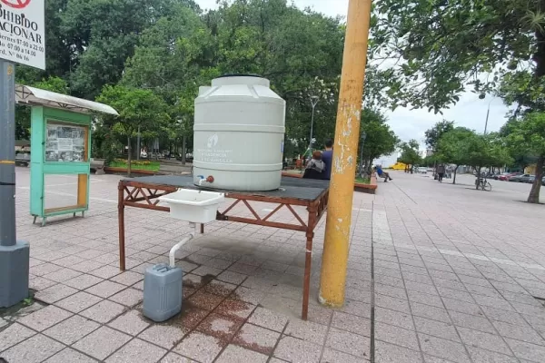 Un curioso método para higienizarse las manos fue motivo de burlas en Aguilares