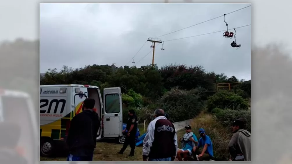 Córdoba: se desprendió una aerosilla y dos turistas resultaron heridos