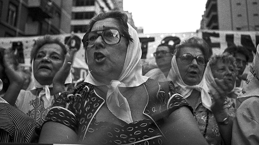 Las Madres y Abuelas reclamaban por la aparición con vida de sus hijos y por la recuperación de sus nietos apropiados. / TÉLAM