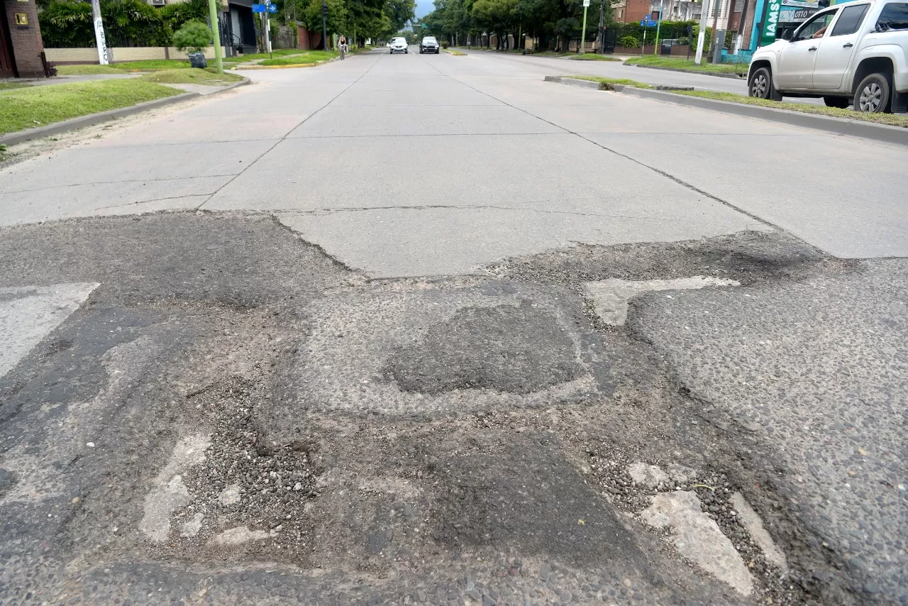 Mate de Luna y América: un bache sorprende a los conductores