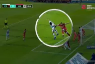 El claro penal a favor de Atlético que el árbitro no cobró