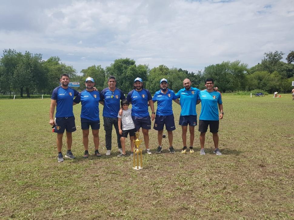 CUERPO TÉCNICO. Vidal (cuarto) asiste a Bascary (tercero), entrenador principal.   