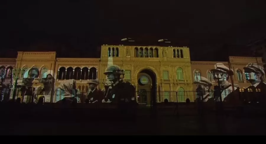 El Gobierno homenajeó a las Madres y Abuelas de Plaza de Mayo con un mapping sobre la Casa Rosada