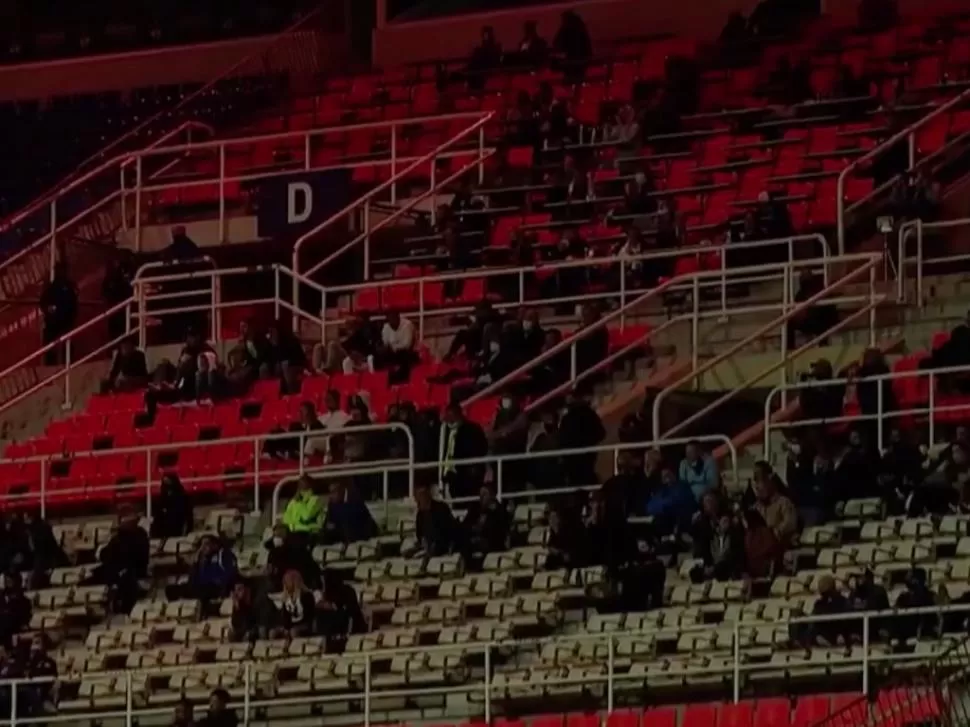 ¡DE NO CREER! El pasado sábado, en Godoy Cruz-River, en la platea del mundialista mendocino se vio demasiado público.  