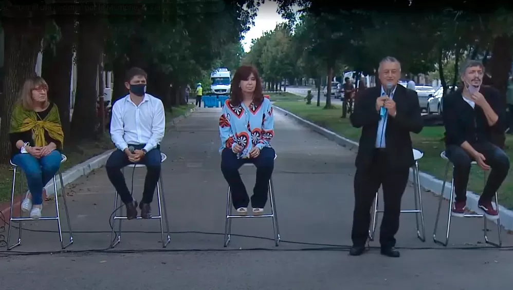 CONMEMORACIÓN. La vocepresidenta, Cristina Fernández, participó de un acto en la localidad bonaerense de Flores por el Día de la Memoria, la Verdad y la Justicia.