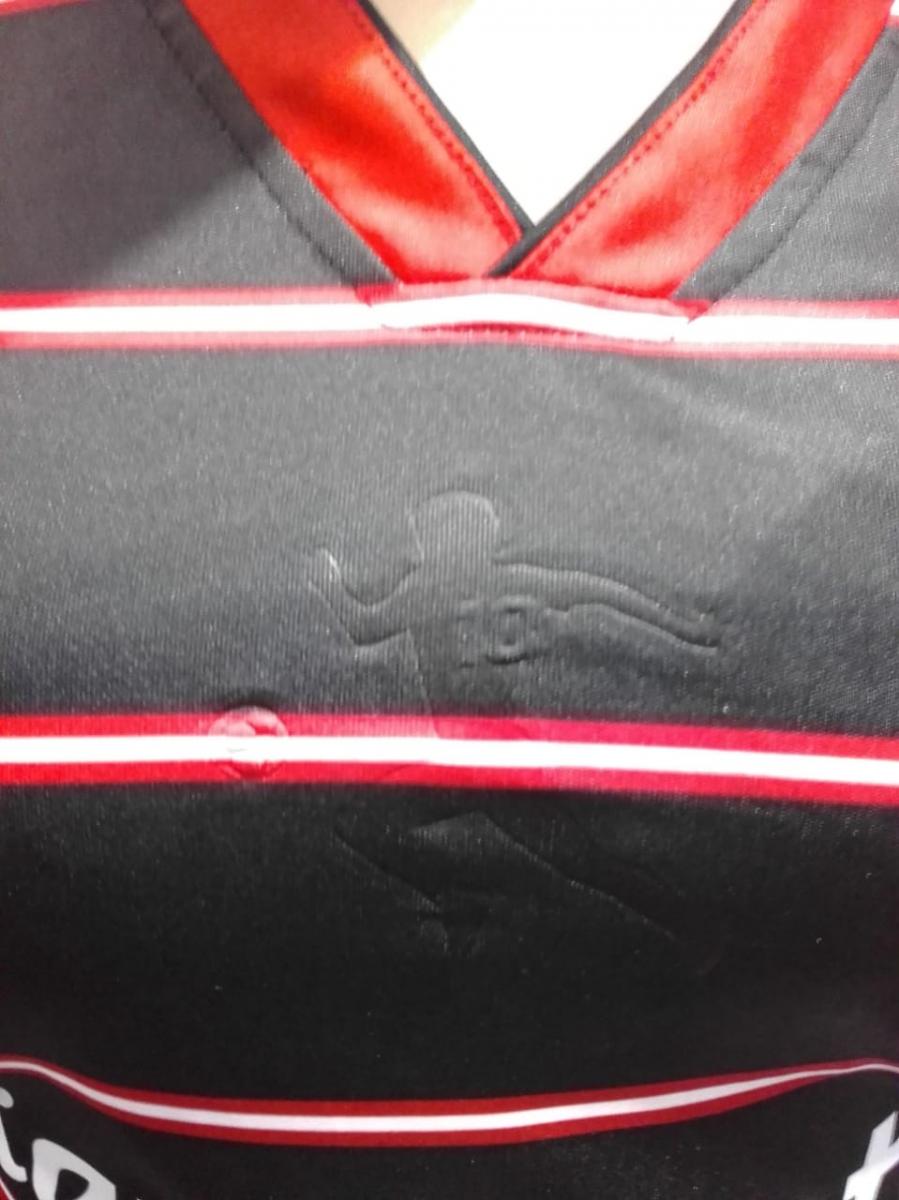 EL DIEZ. El detalle de la figura de Maradona en el pecho de la camiseta alternativa. LA GACETA/FOTO DE JOSÉ NUNO