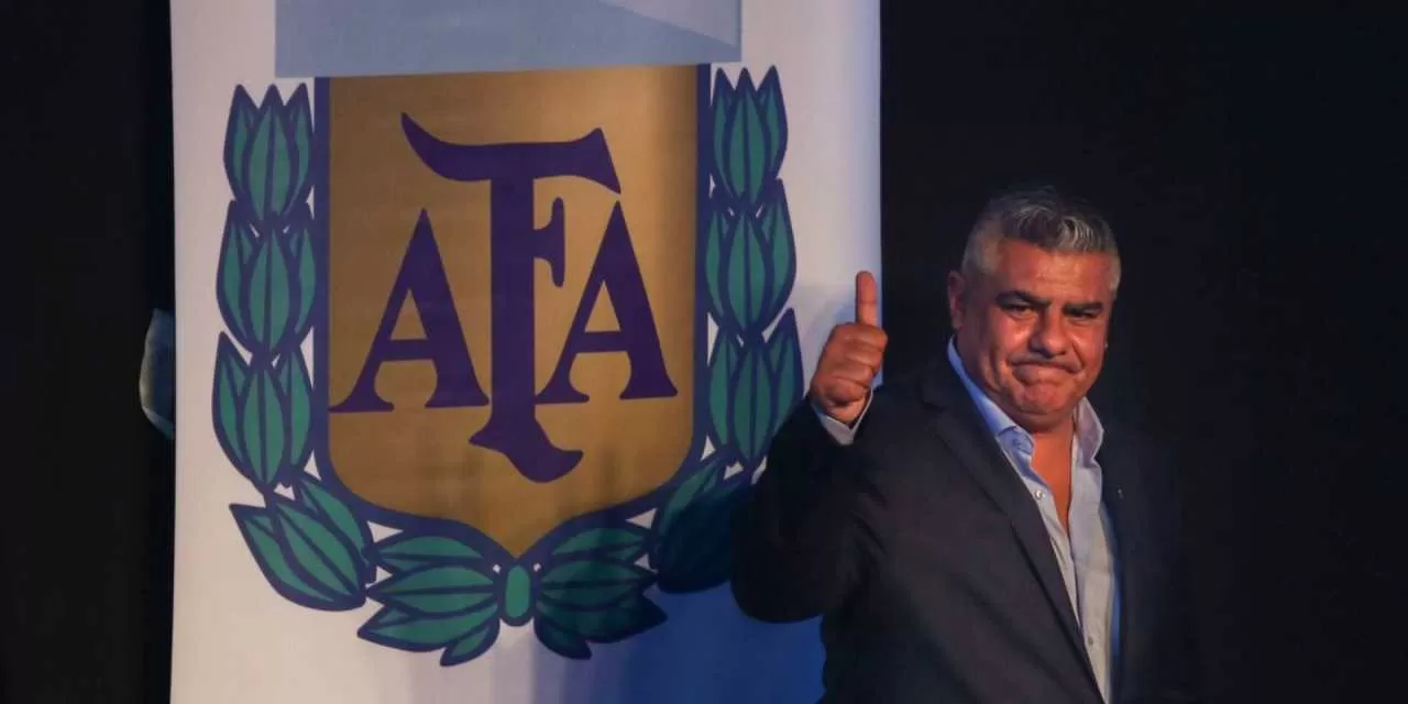 GESTO. Tapia recibió apoyo para seguir al frente de la AFA. 