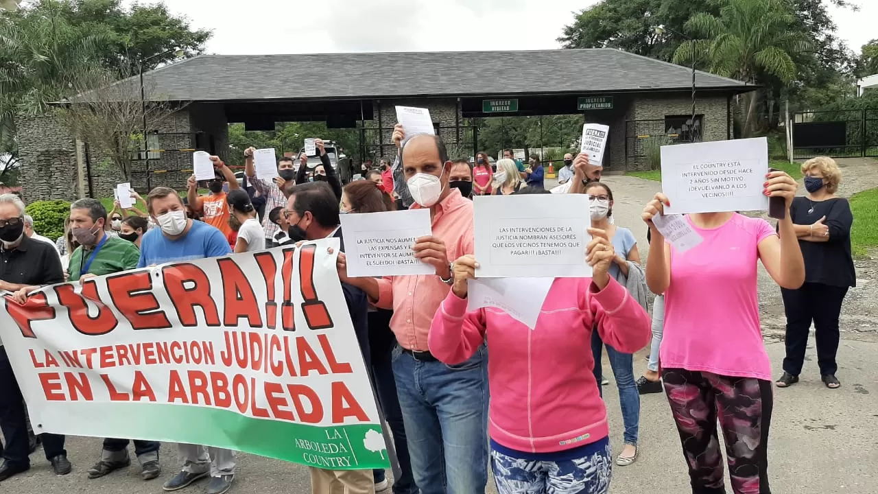 EN LA ARBOLEDA. Protesta de vecinos.