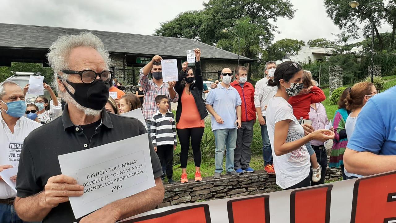 EN LA ARBOLEDA. Protesta de vecinos.