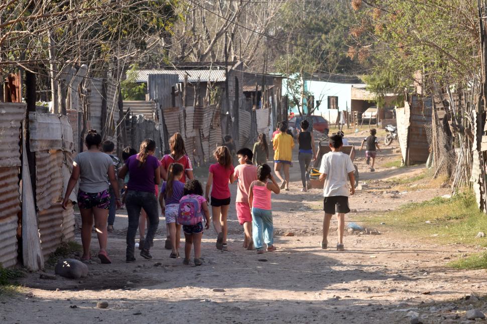 CONTENCIÓN. El Ejecutivo reforzó la ayuda a través de planes sociales. 