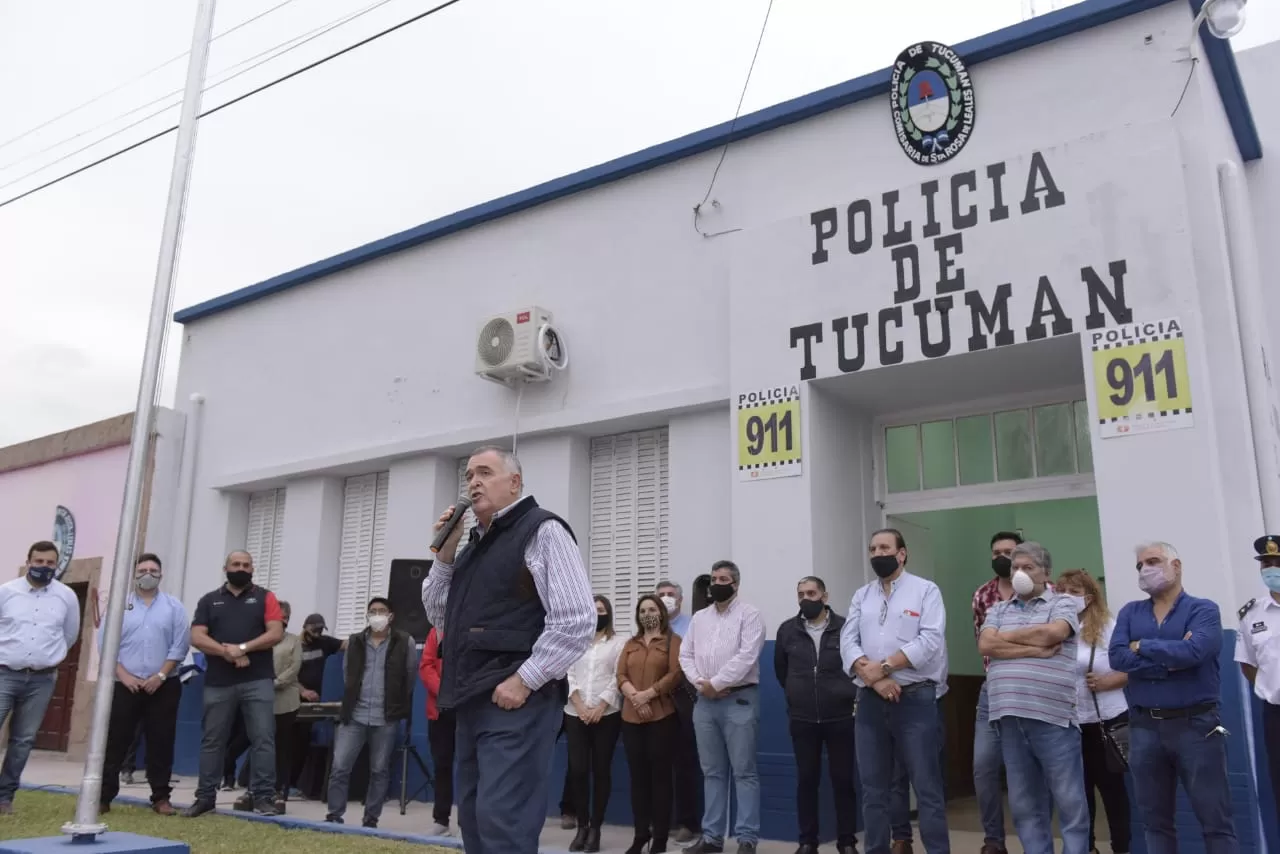 EN SANTA ROSA DE LEALES. Jaldo reinauguró la comisaría local. Foto: Prensa HLT