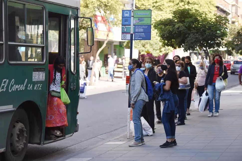 Parada de colectivo. 