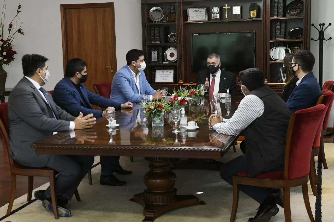 ENTRE COMPAÑEROS. Jaldo encabezó la reunión con legisladores del Este y con ediles de Bella Vista. Foto: Prensa HLT