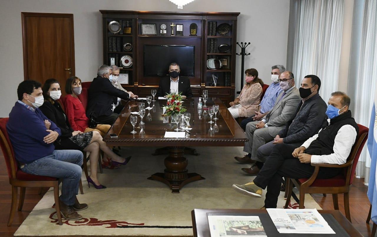 A LA IZQUIERDA DE JALDO. Graciela Suárez de Cano, en la reunión del miércoles convocada por el vicegobernador. El jaldismo anhelaba que Juri formara parte de esa mesa, pero no lo logró. Foto: Prensa HLT