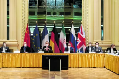 Las potencias reabren el diálogo con Irán