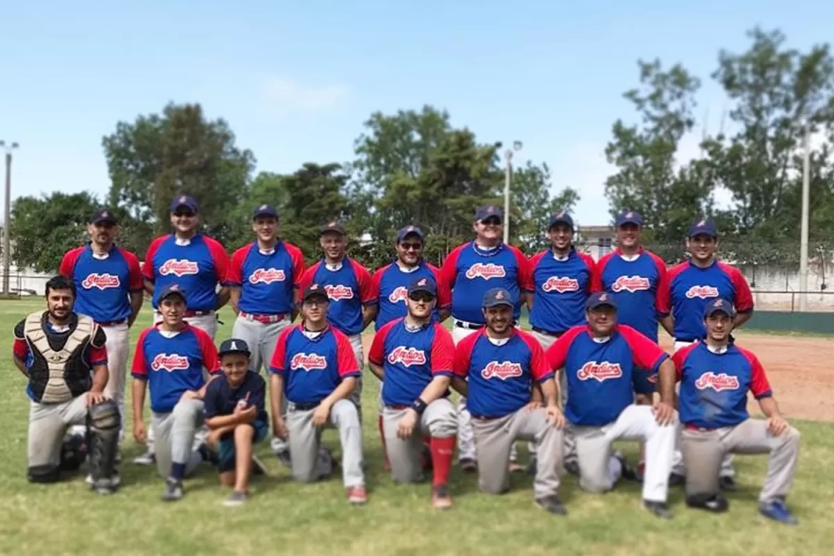 EQUIPO COMPLETO. El club Indios participó en Paraná en el torneo Nacional más importante del año. No pudo lograr el ascenso, pero a fin de mes tiene otra chance. 