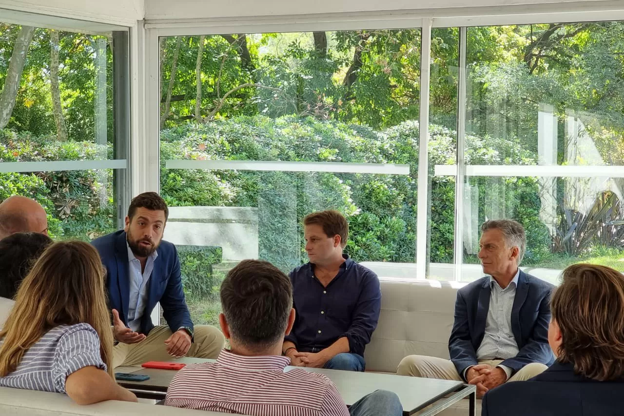 A LA PAR. Campbell y Macri se sentaron juntos, en el mismo sillón, durante la reunión de ayer.