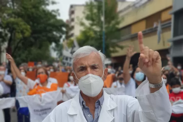 Alfredo Amenábar recordó a su hermano en la marcha de la salud