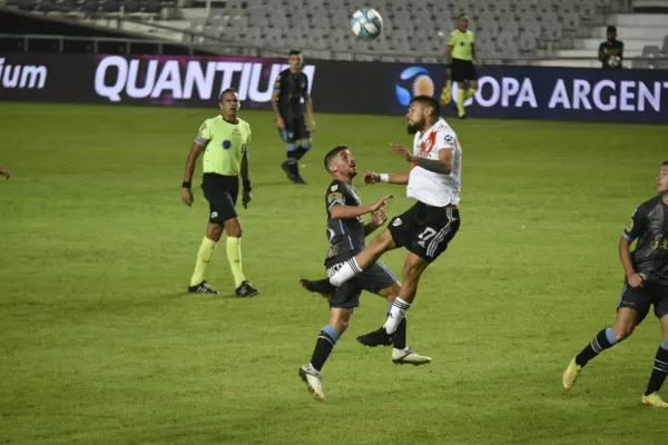 Atlético cambió la cara en el segundo tiempo y River terminó pidiendo la hora