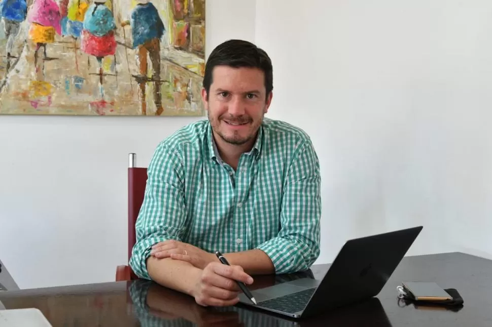 FUNCIONARIO SALTEÑO. En la provincia vecina, Martín Güemes ha “emprendido” dentro de la función pública.  