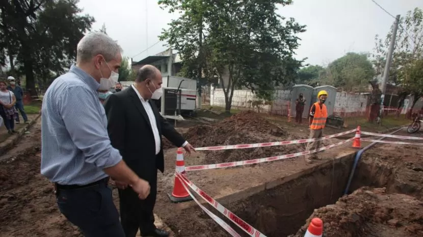 RECORRIDA OFICIAL. El gobernador Manzur, en barrio Ejército Argentino. Foto: Comunicación Pública