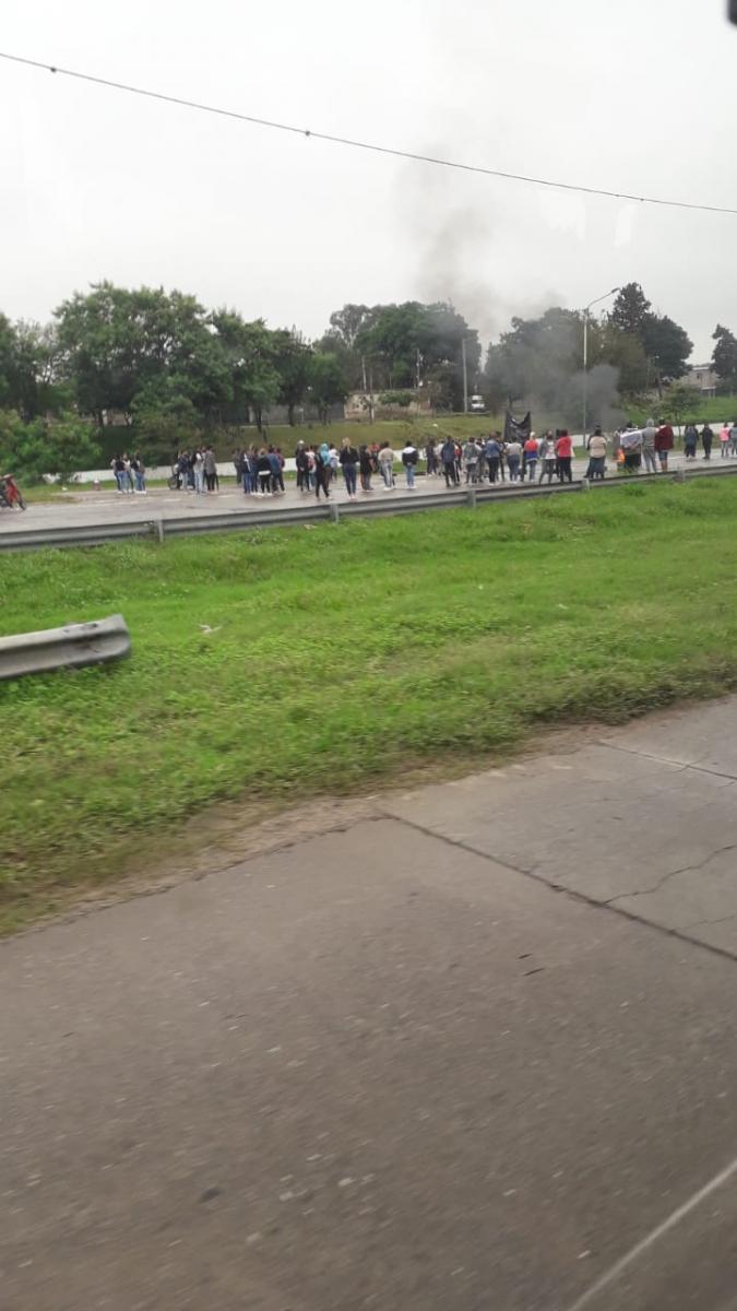 Bloquearon el ingreso a Tafí Viejo y hay cientos de autos varados en la ruta