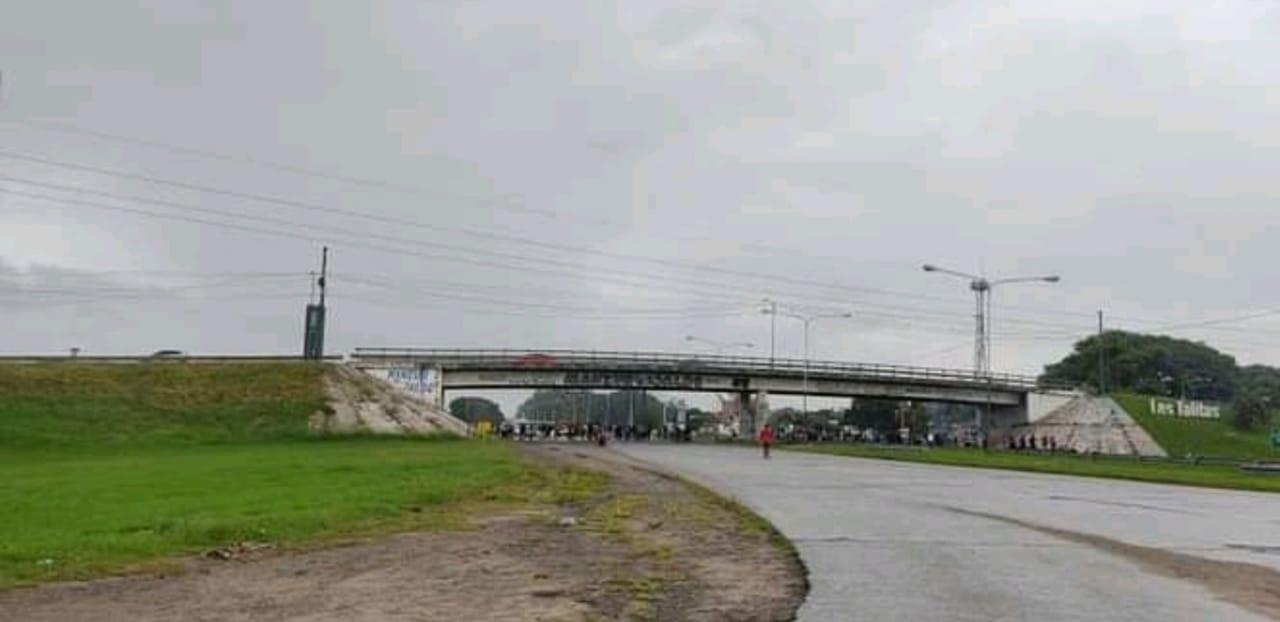 Corte de ruta en el Acceso Norte.