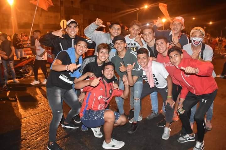 En pleno rebrote de covid-19, cientos de hinchas de Newbery festejaron el aniversario del club 