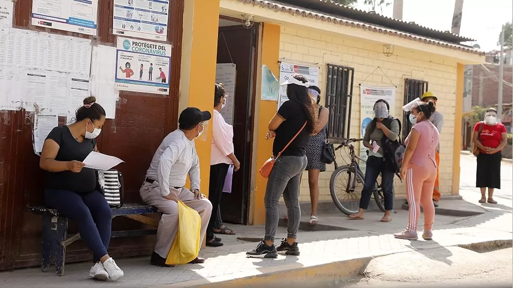 NO EMITIRÁN EL VOTO. A dos días de los comicios generales en Perú, dos candidatos a presidente contrajeron covid-19.