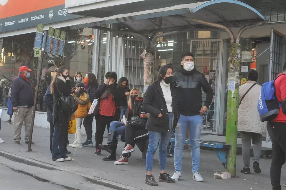 ZOZOBRA. La protesta afecta a 600.000 pasajeros en Tucumán. 