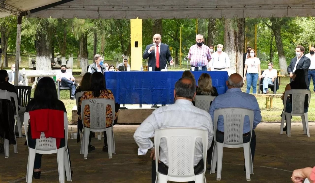 EN EL CADILLAL. Manzur habla ante el Congreso del PJ. Foto: Twitter @JuanManzurOK