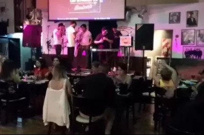 Enrique Romero recorrió los bares del centro para hacer cumplir el horario de cierre