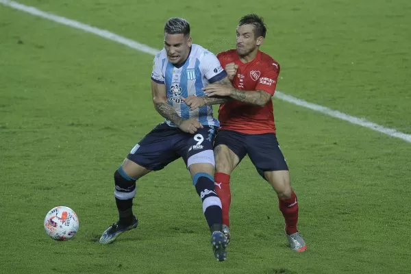 Racing se quedó con el clásico de Avellaneda sobre el final del partido
