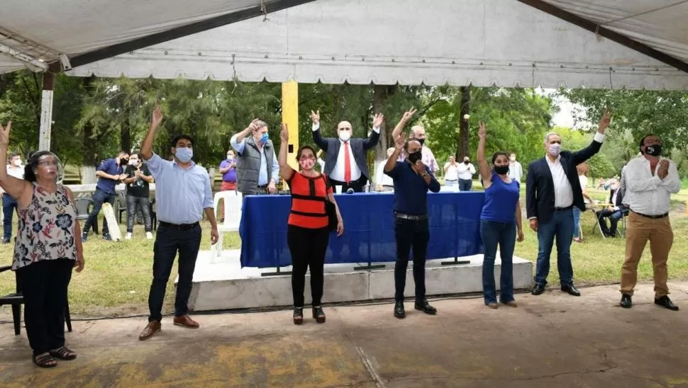 PUERTAS ABIERTAS. El mandatario asistió al Congreso y brindó un discurso que, en contraste con los de las últimas semanas, llamó a la concordia. Twitter @JuanManzurOK