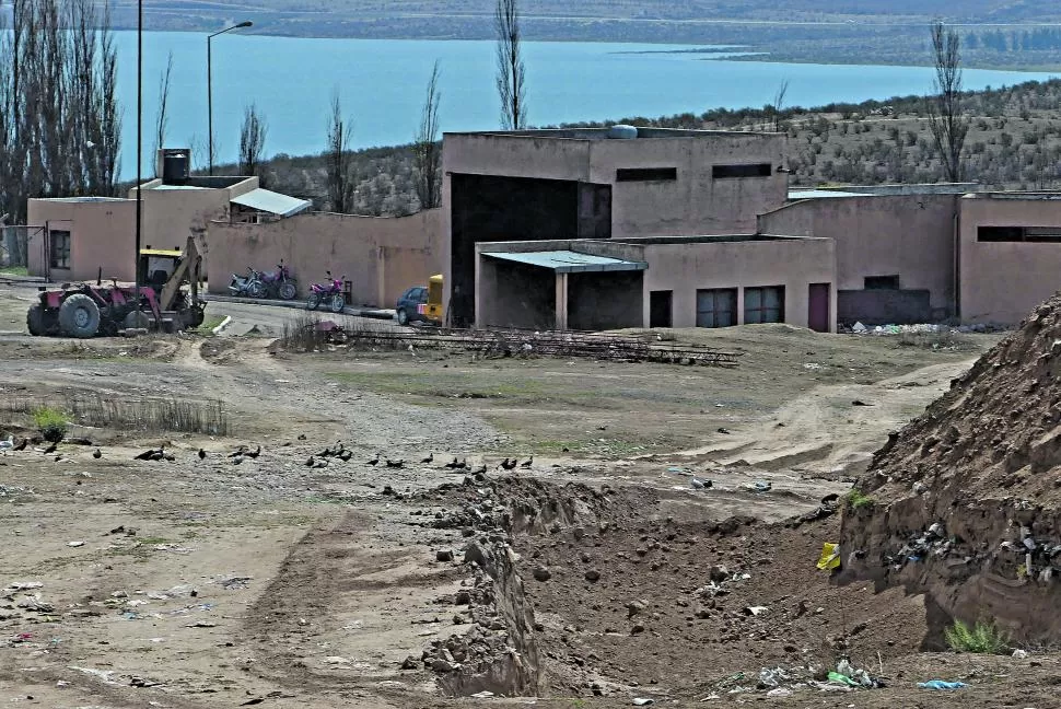 En El Mollar exigen el cierre de la planta de residuos