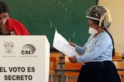 En Ecuador comenzó el escrutinio tras una jornada comicial ordenada y tranquila