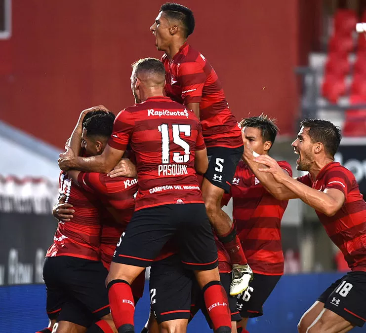 FESTEJARON EN EL FINAL. Con un gol de Martín Cauteruccio, el “Pincha” le ganó a Aldovisi y pasó a ser escolta. 