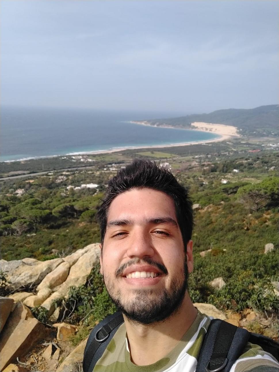 DESTINO ANDALUCÍA. Lucas Martínez conociendo Cádiz, frente al mar. 