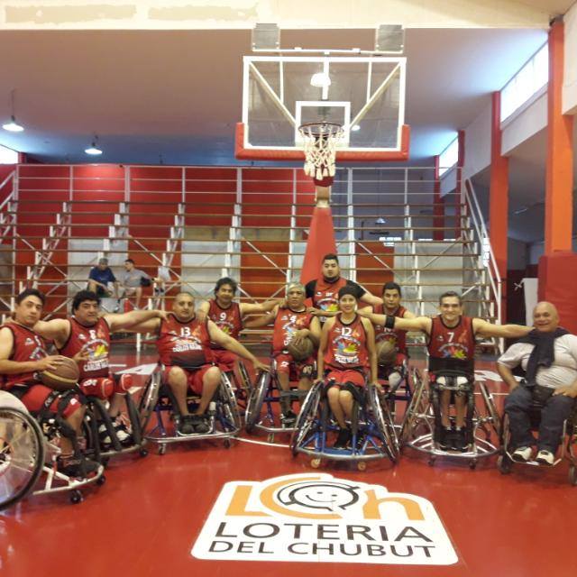 BÁSQUET. Rodríguez (remera siete) juega en “Fundación Marcos Sotelo”.