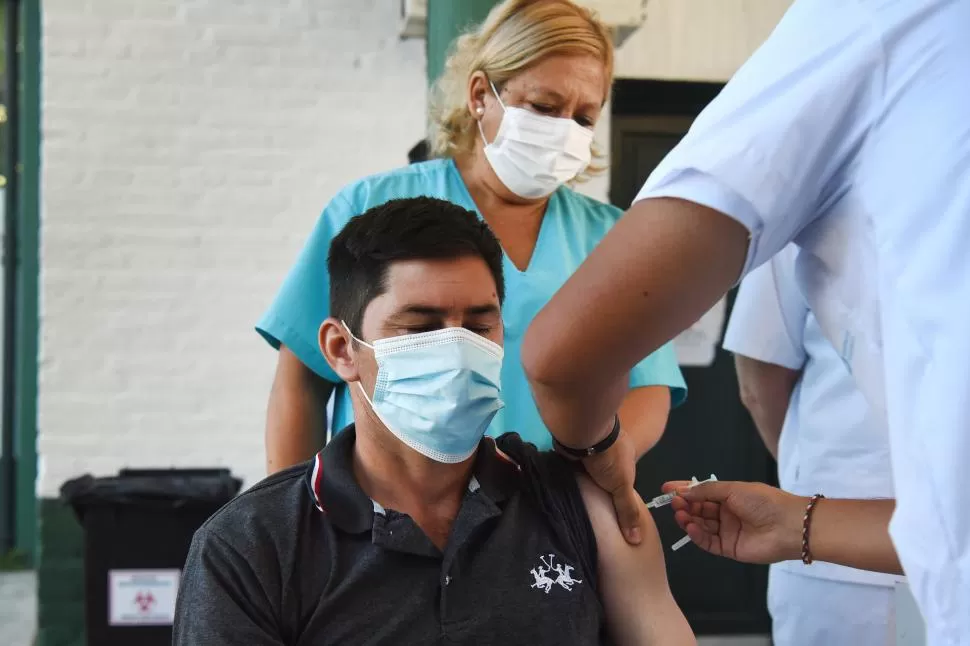 LA PRINCIPAL ESPERANZA. La vacuna es fundamental tanto para prevenir contagios como para evitar consecuencias mortales si se contrae el virus. la gaceta / foto de Analía Jaramillo