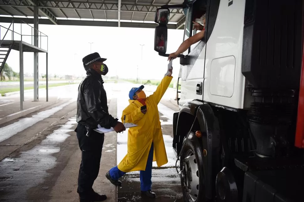 El costo del transporte de cargas subió 3,9% en marzo y acumula 15% en tres meses